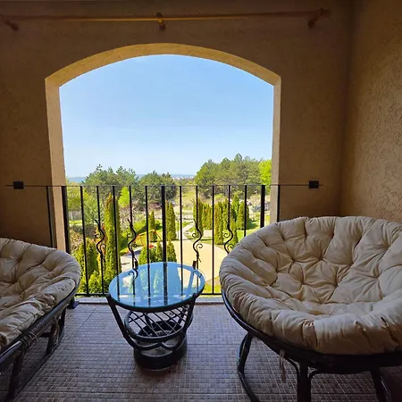 Golden Lady Apartment