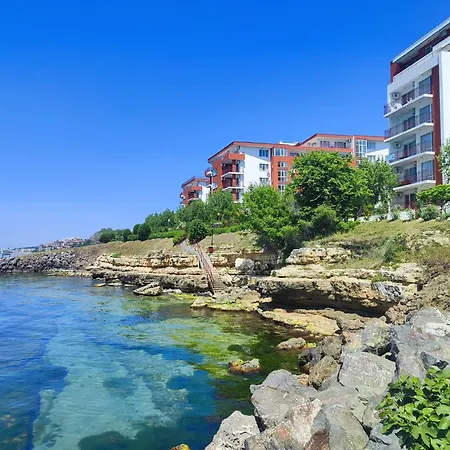 Golden Lady Apartment