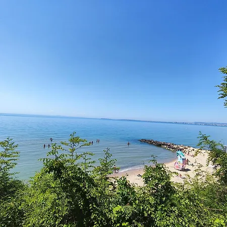 Golden Lady Apartment *